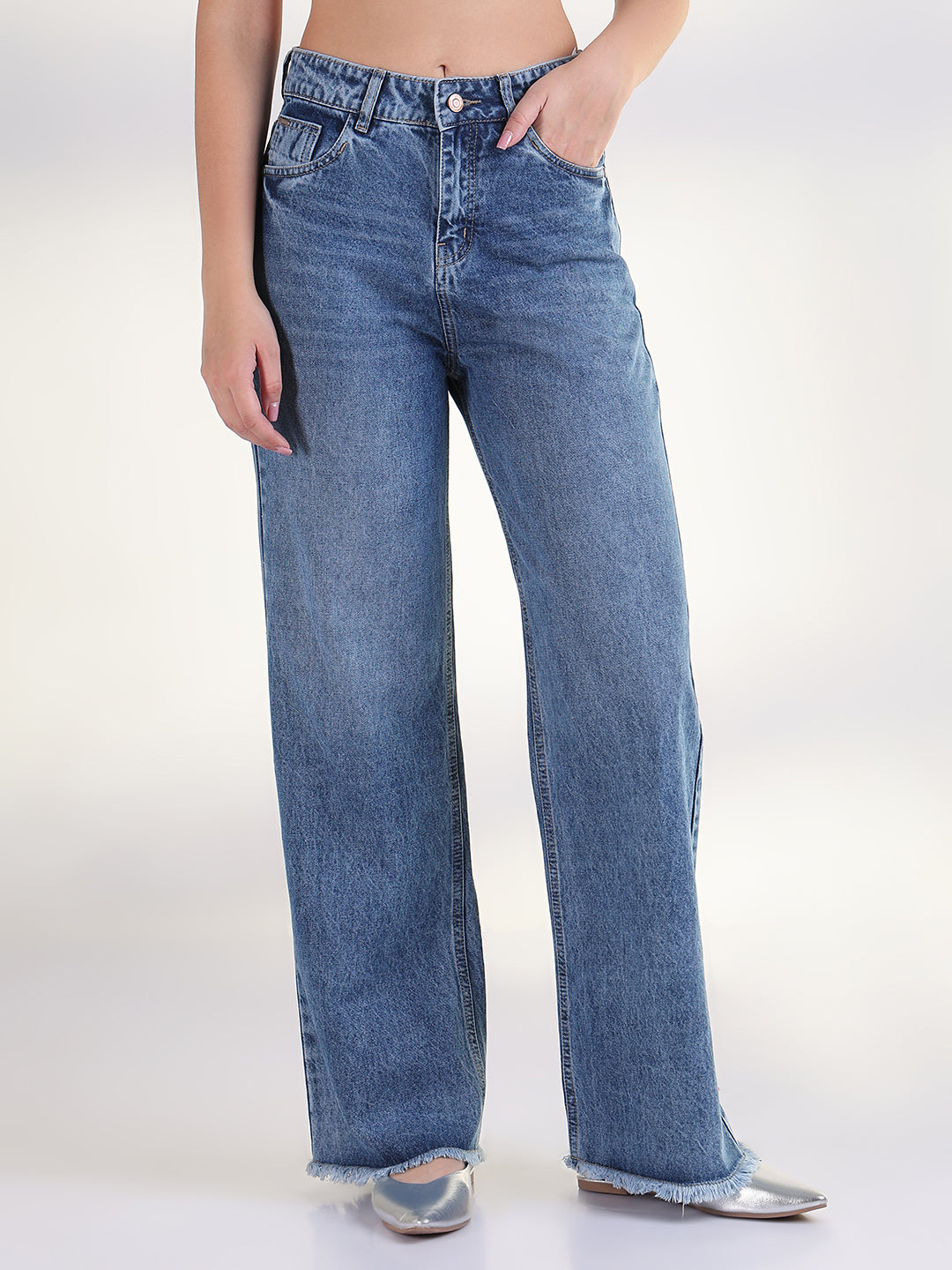 Women's Solid Blue Frayed Hem Straight Fit Jean