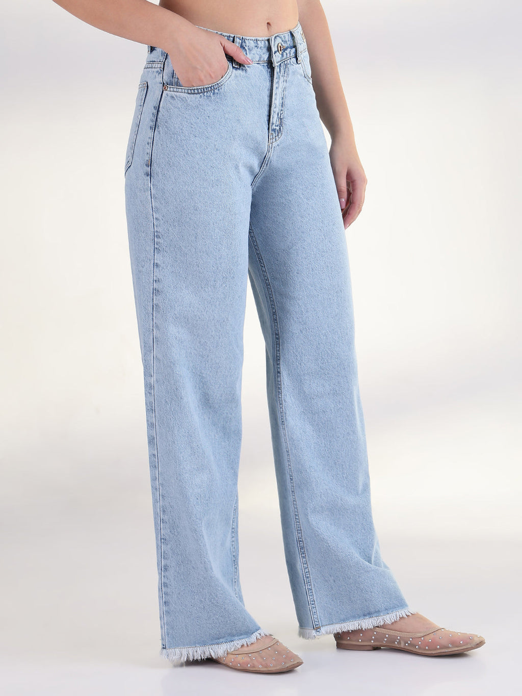 Women's Solid Blue Frayed Hem Straight Fit Jean