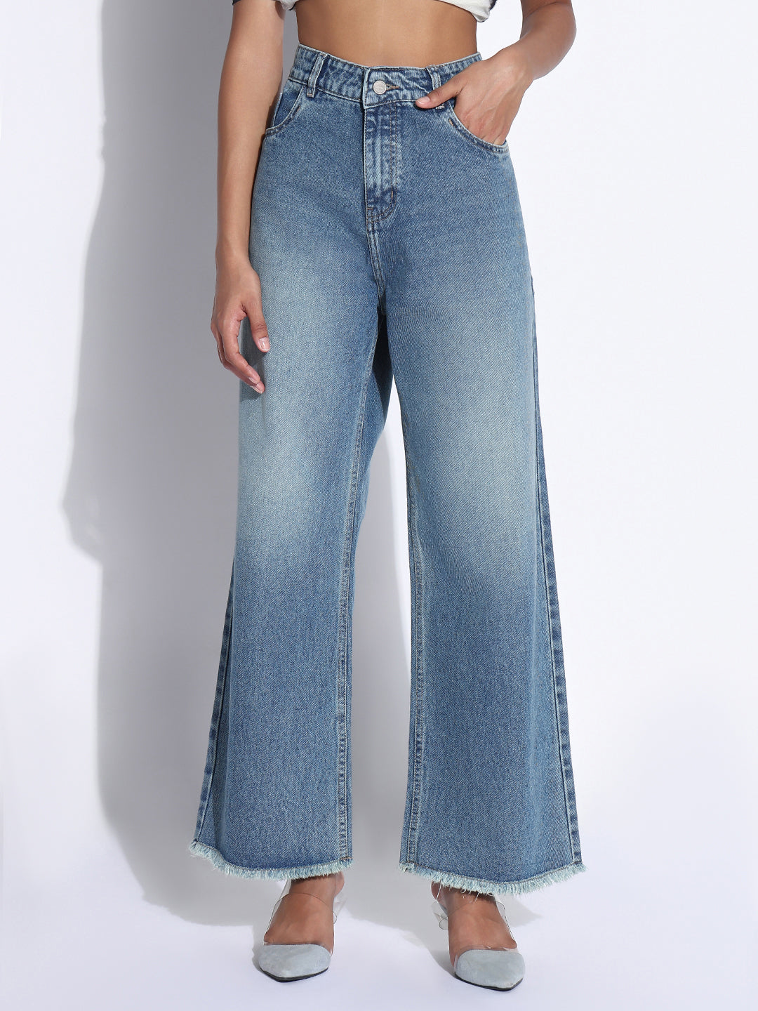 Women's Solid Blue Frayed Hem Straight Fit Jeans