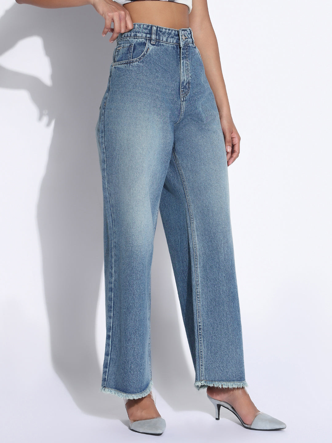 Women's Solid Blue Frayed Hem Straight Fit Jeans
