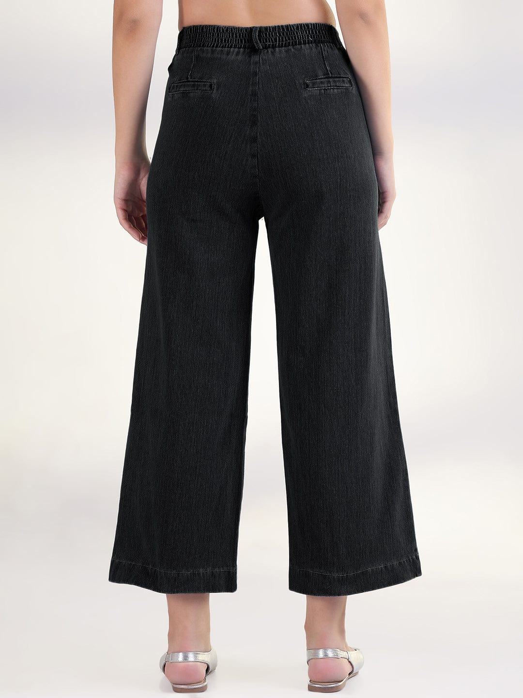 Women's Black Relaxed Fit Cropped Jeans
