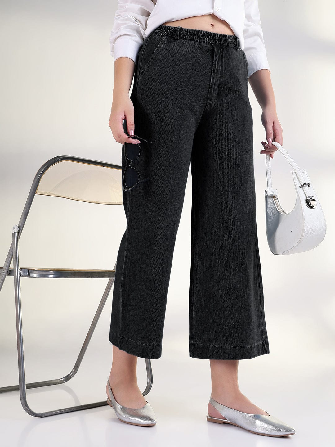 Women's Black Relaxed Fit Cropped Jeans