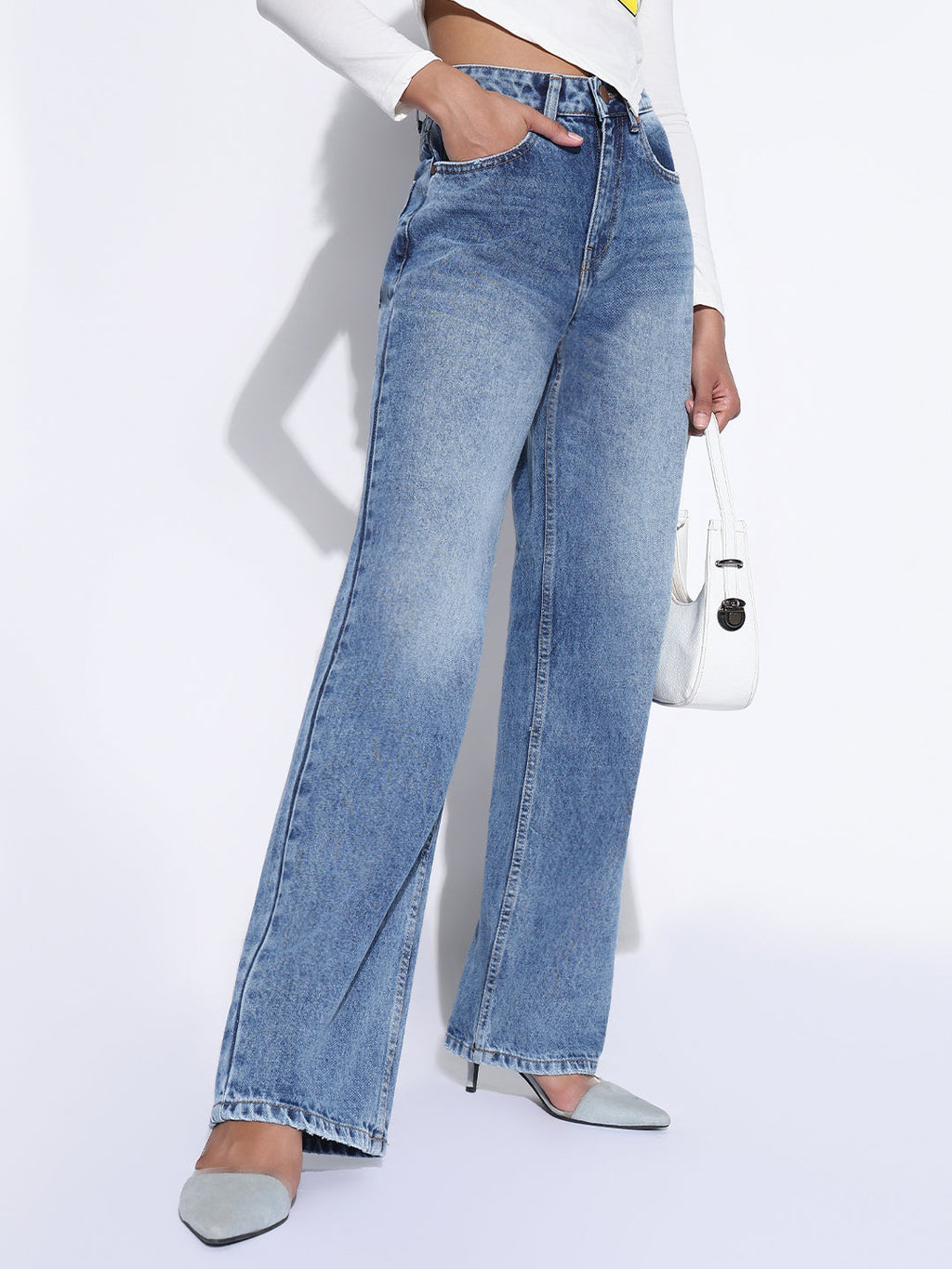 Women's Solid Light Blue Straight Fit Jeans