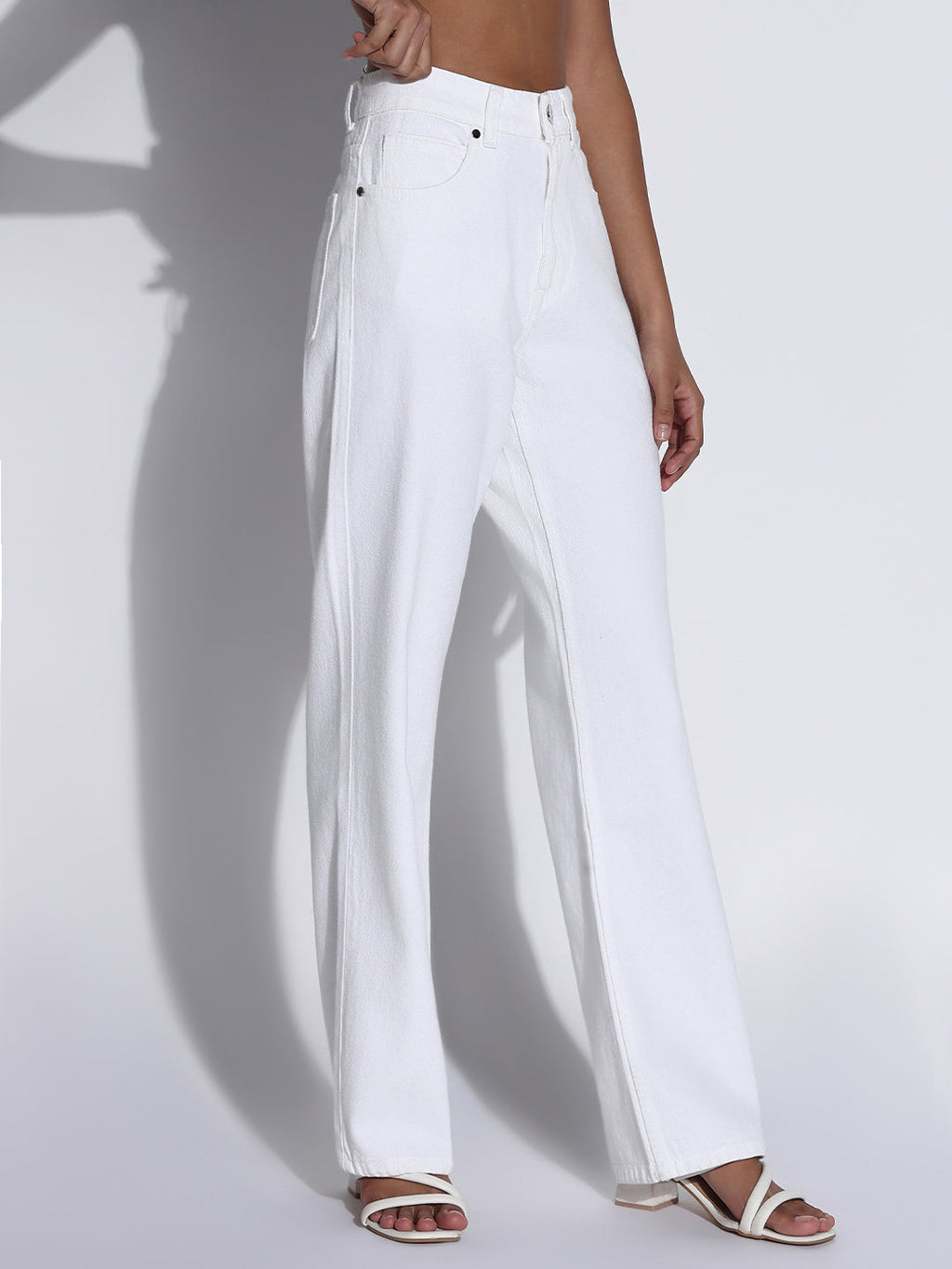 Women's Solid White Straight Fit Jeans
