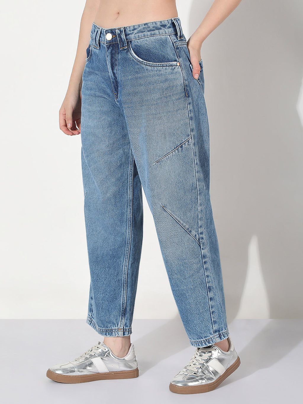 Women's Blue Washed Relaxed Fit Jeans