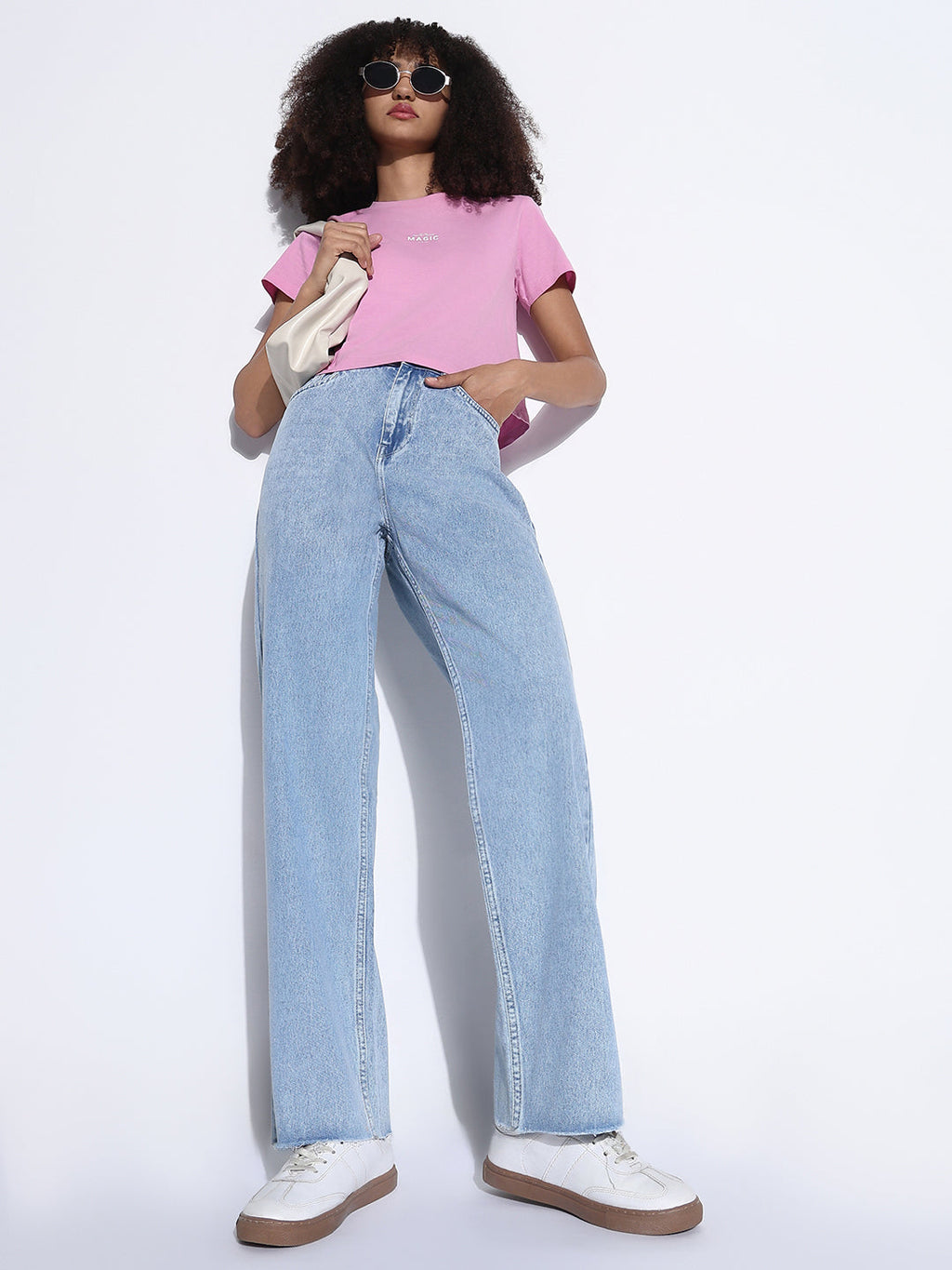 Women's Solid Blue Frayed Hem Straight Fit Jeans