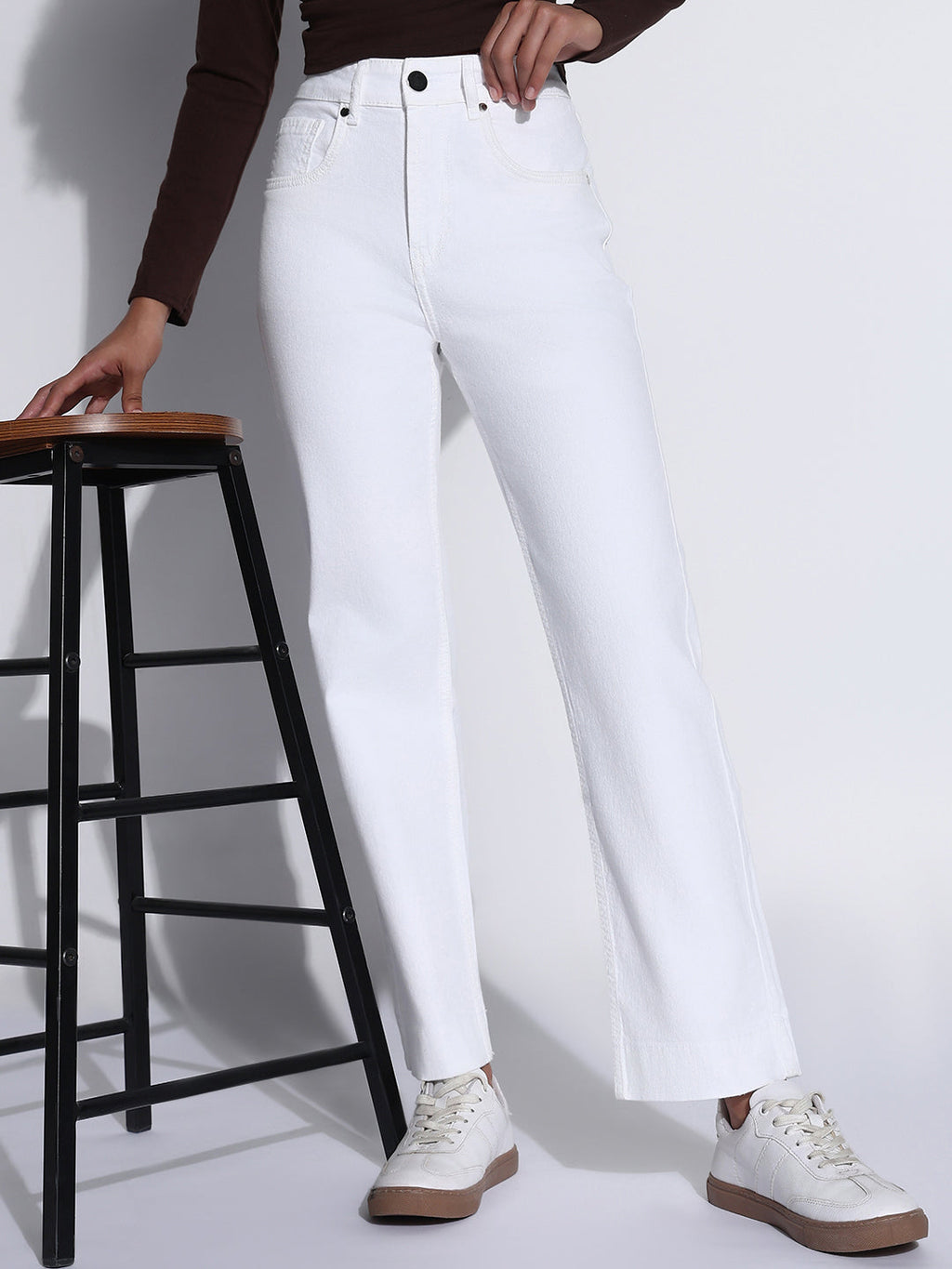 Women's Solid White Slim Fit Jeans
