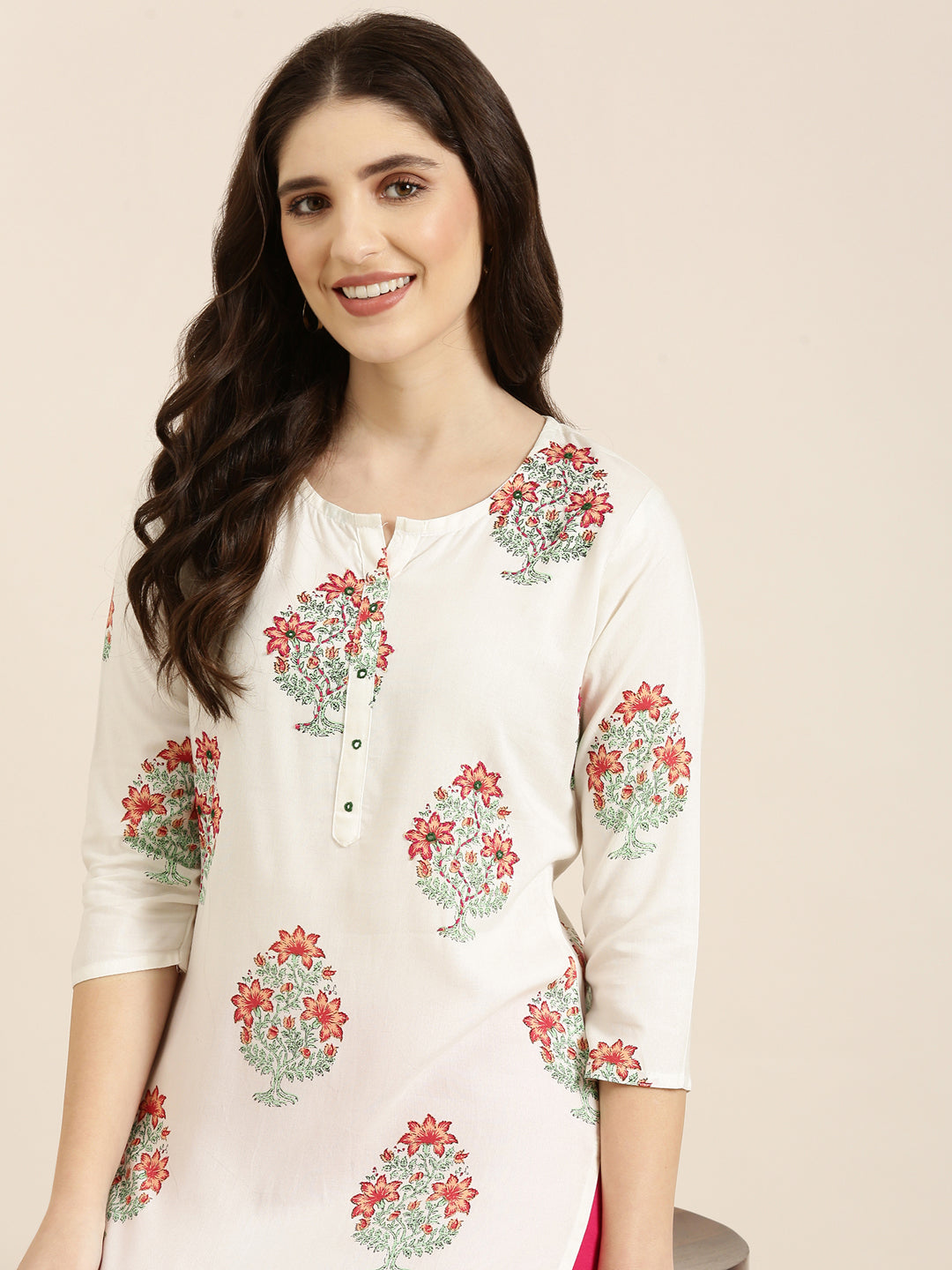 Women's Off White Floral Printed Round Neck Straight Kurta