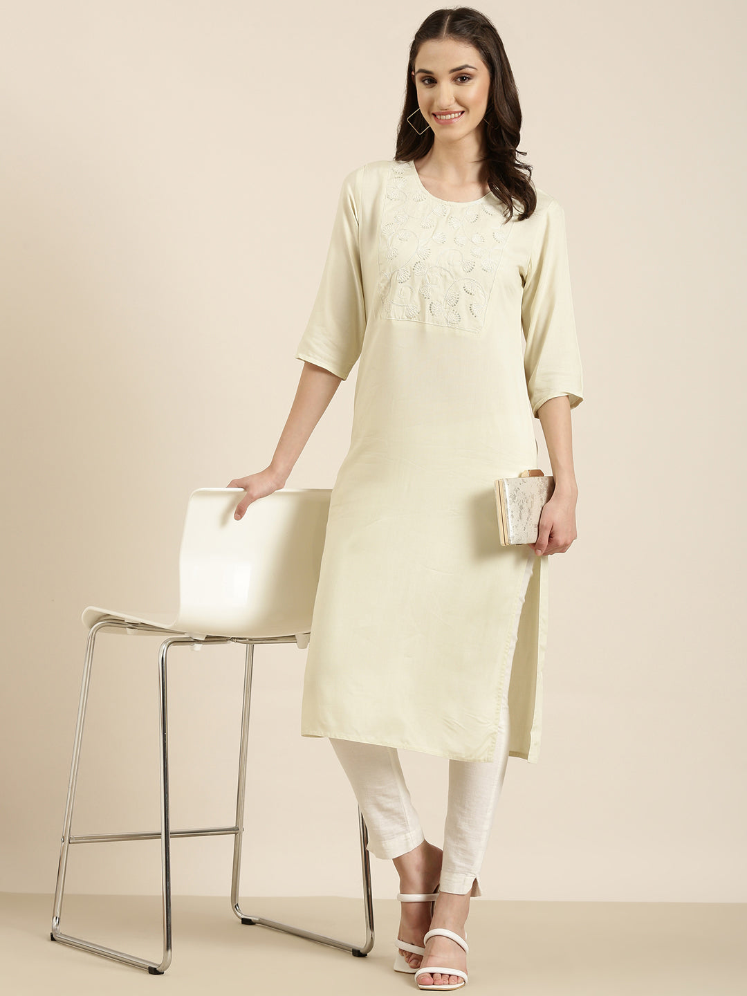 Women's Cream Floral Embroidered Straight Kurta