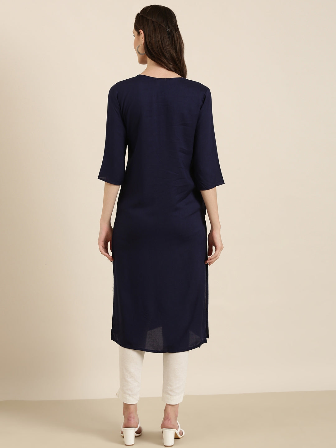 Women's Navy Blue Floral Embroidered Thread Work Straight Kurta