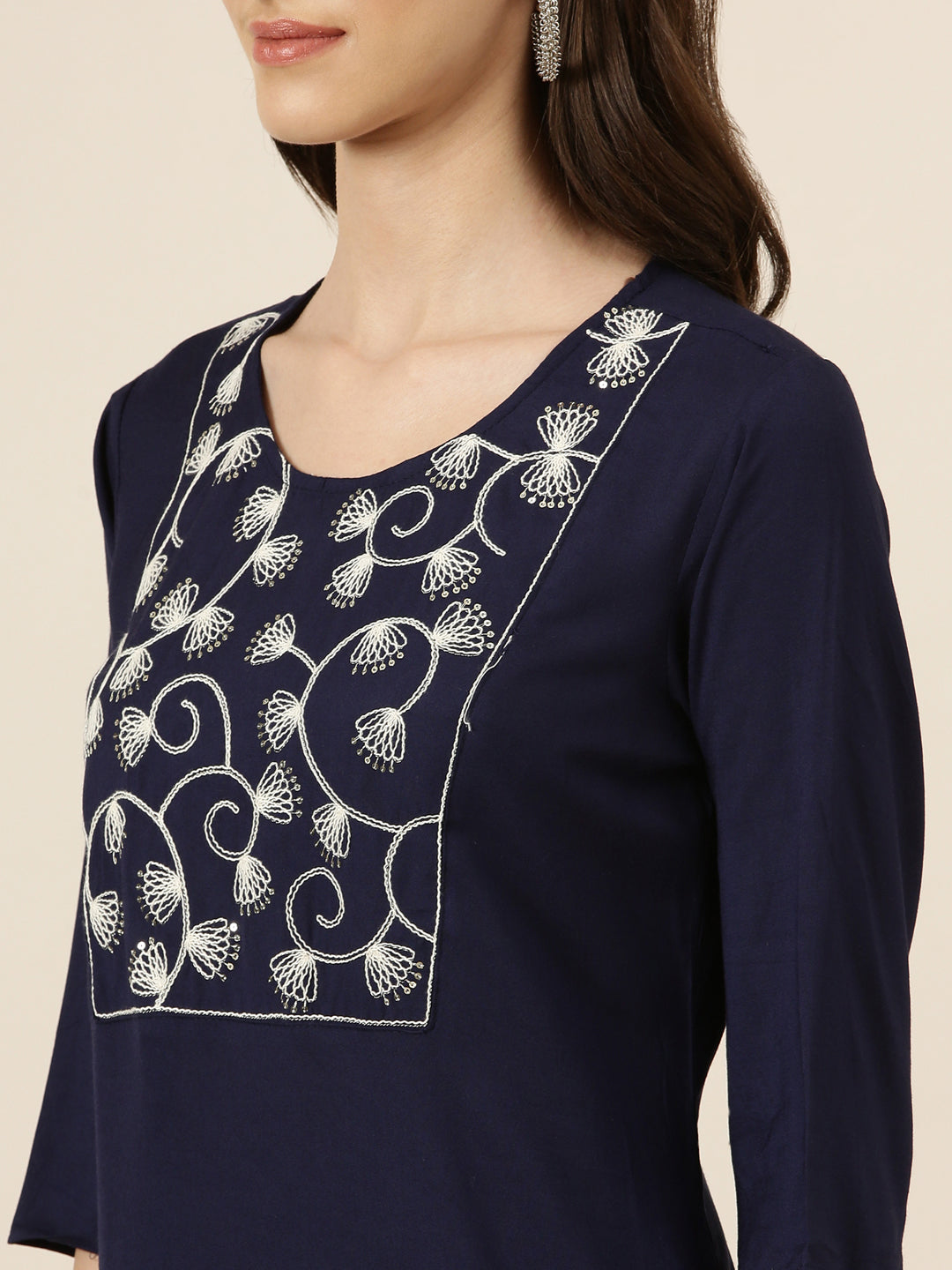 Women's Navy Blue Floral Embroidered Thread Work Straight Kurta