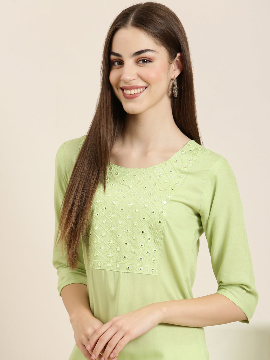 Women's Green Geometric Embroidered Straight Kurta