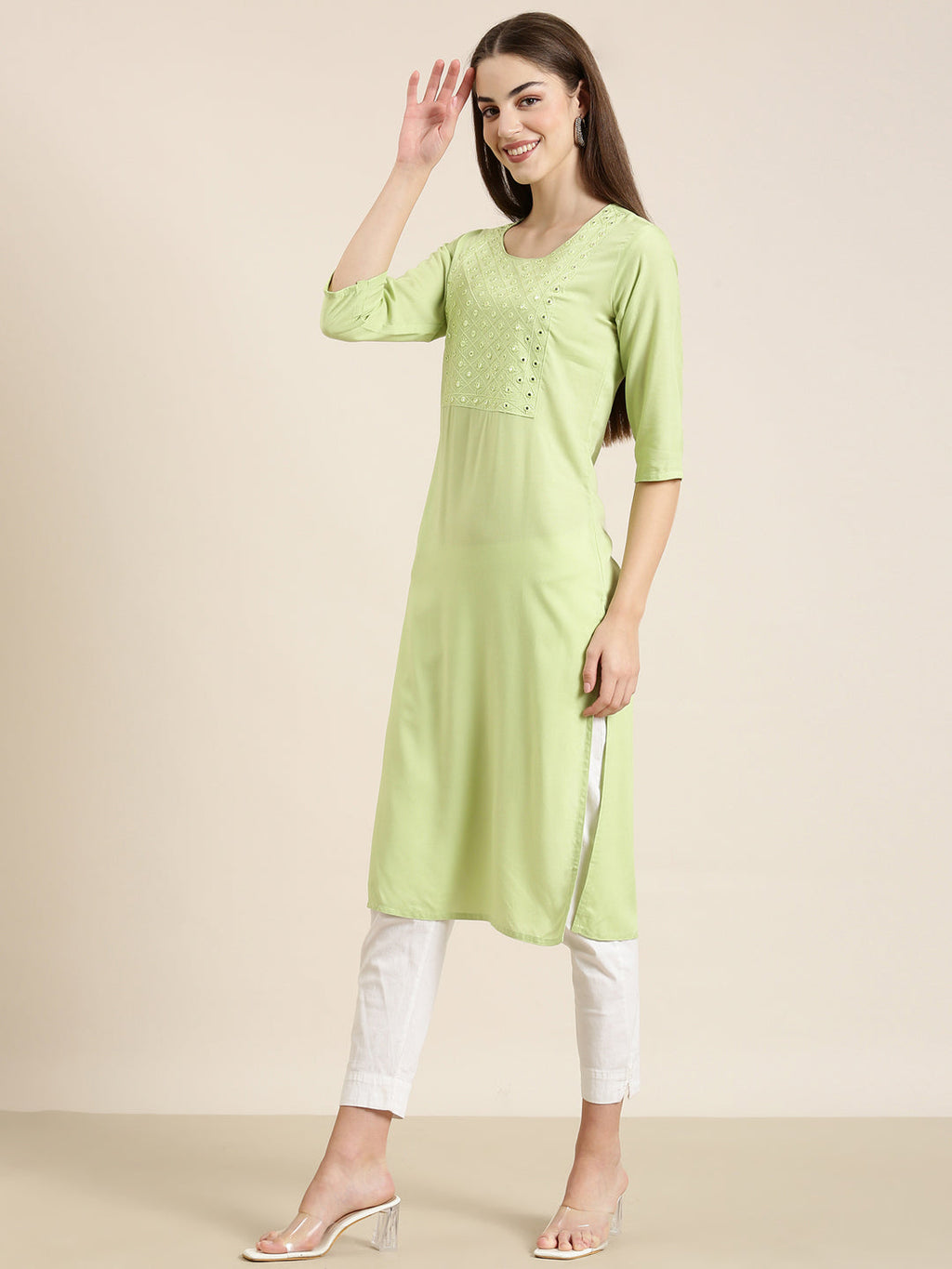 Women's Green Geometric Embroidered Straight Kurta