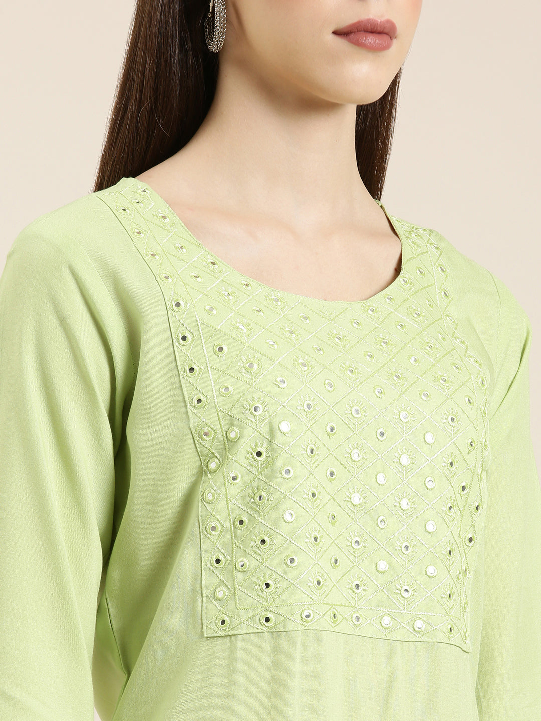 Women's Green Geometric Embroidered Straight Kurta