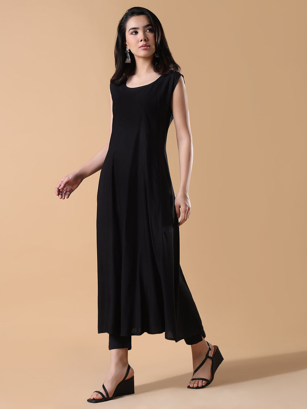 Women's Black Solid Cotton A-Line Kurta with Shrug