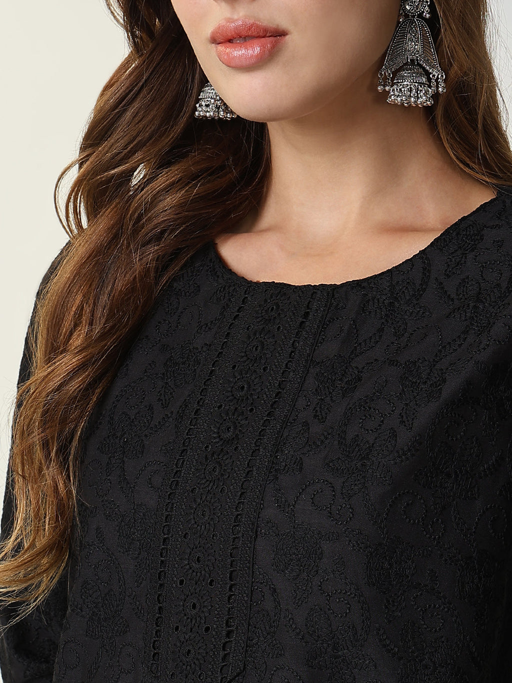 Women's Black Embroidered Straight Kurta