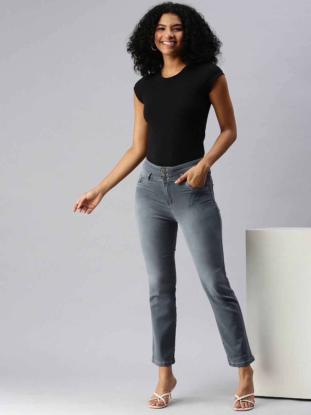 Women's Grey Straight Fit High-Rise Light Fade Stretchable Denim Jeans