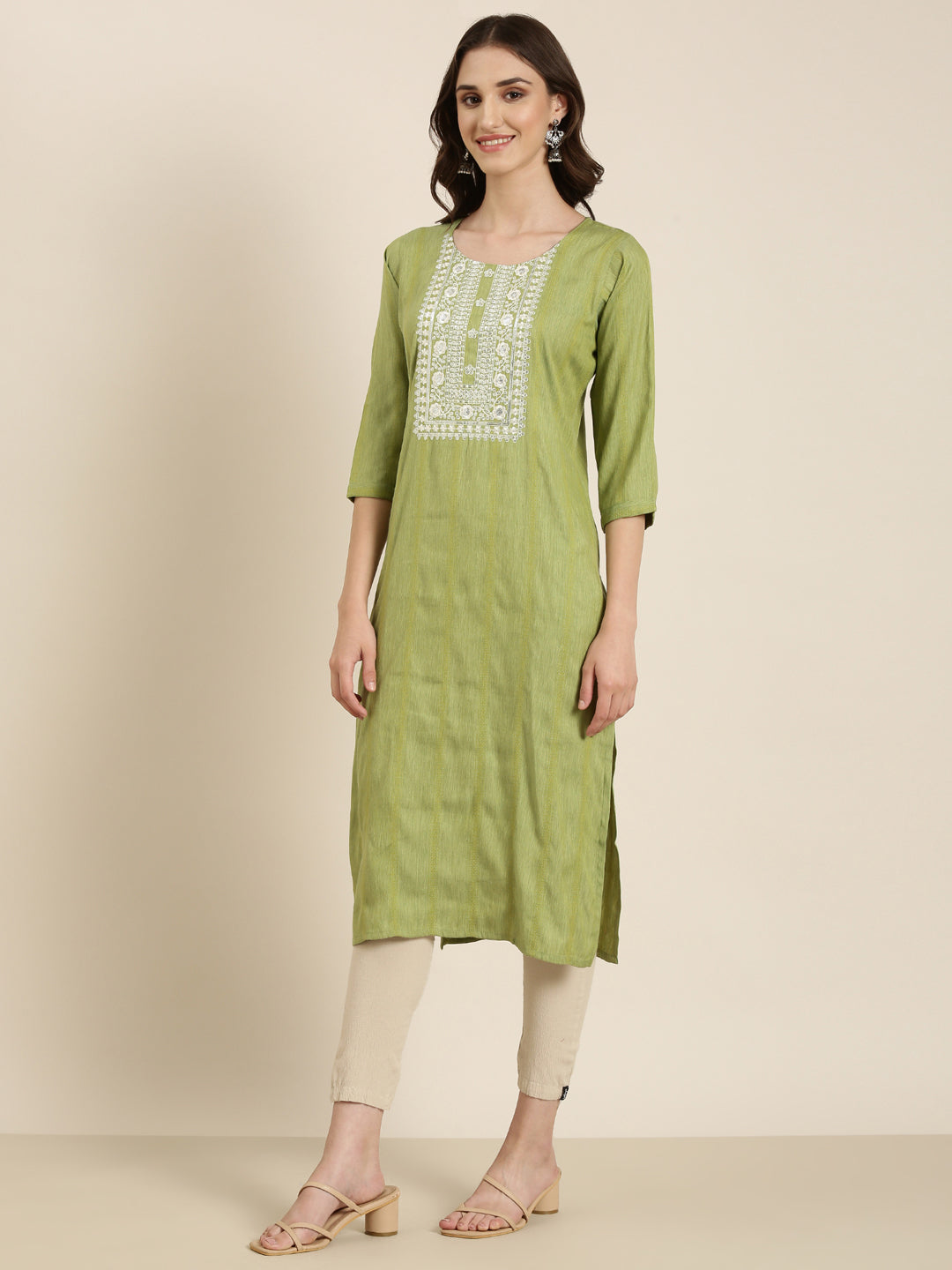 Women's Green Ethnic Motifs Embroidered Thread Work Straight Kurta