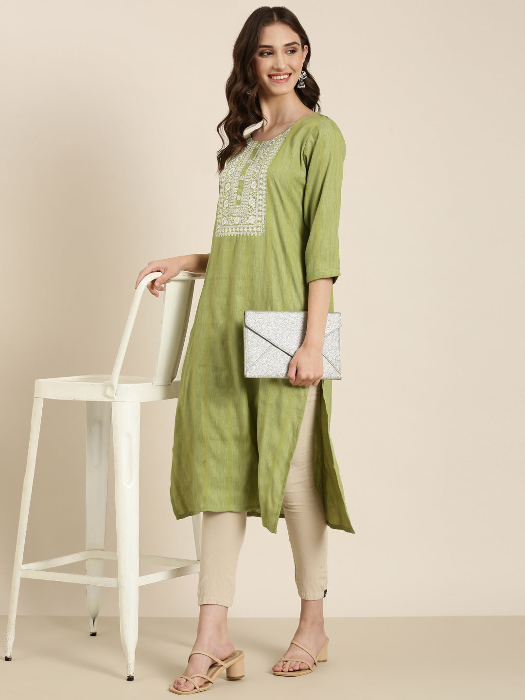 Women's Green Ethnic Motifs Embroidered Thread Work Straight Kurta
