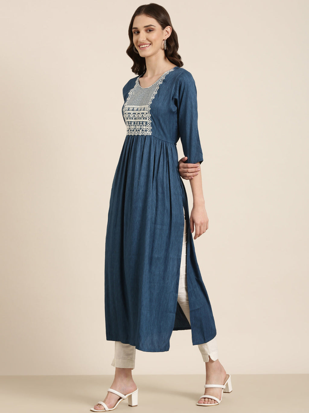 Women's Teal Ethnic Motifs Thread Work Anarkali Kurta
