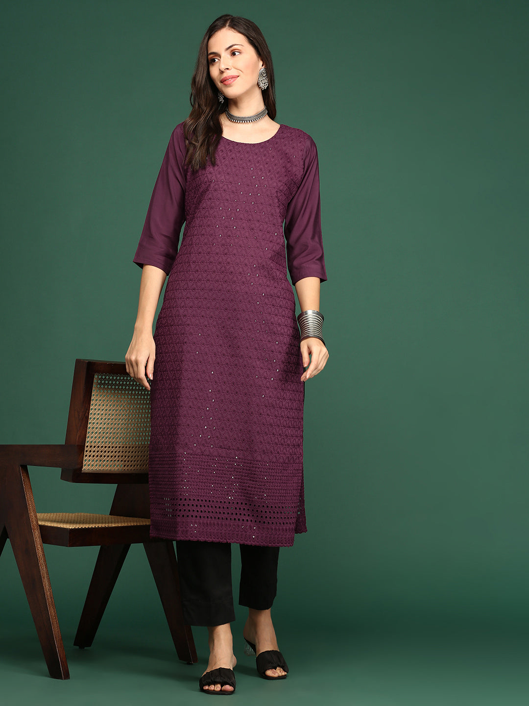 Women's Purple Ethnic Motif Embroidered Straight Kurta
