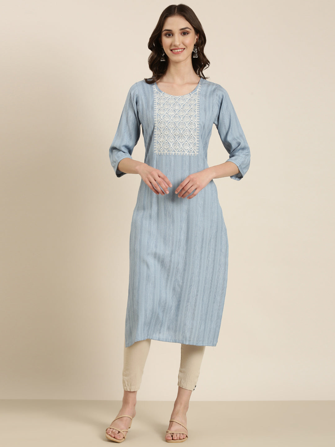 Women's Blue Ethnic Motifs Embroidered Straight Kurta