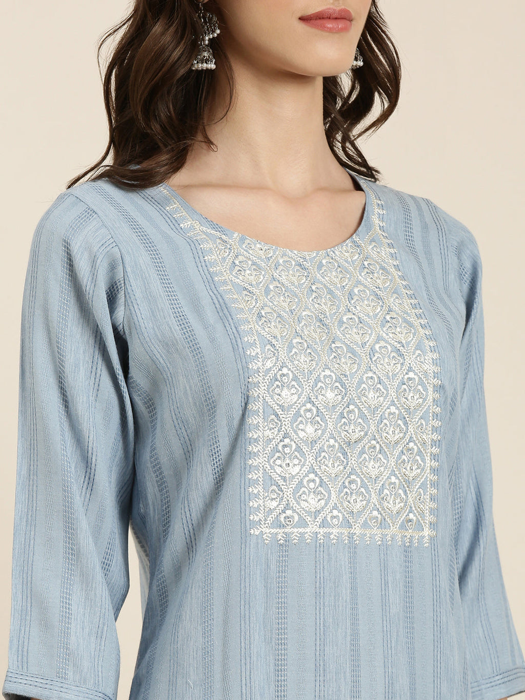 Women's Blue Ethnic Motifs Embroidered Straight Kurta