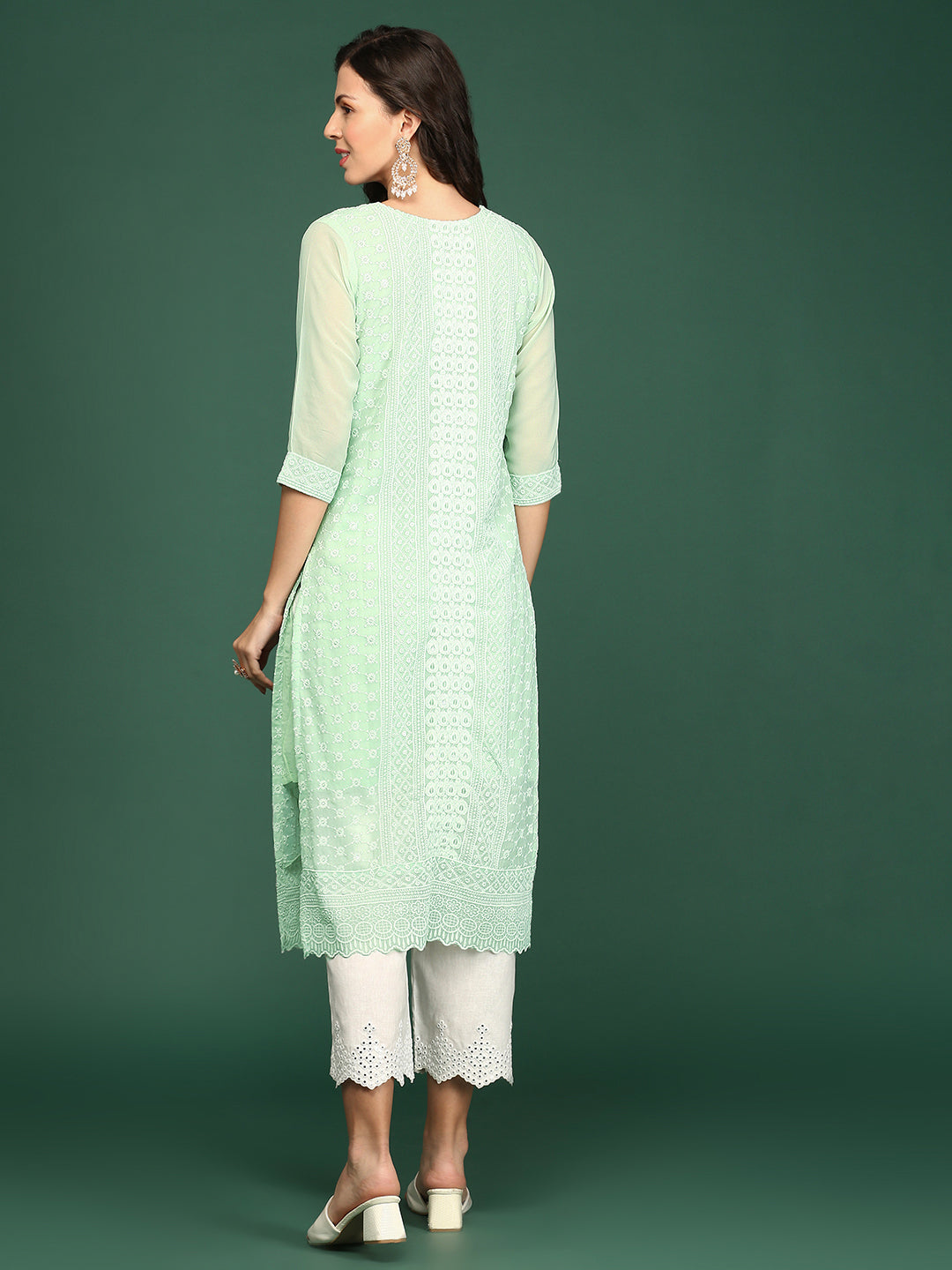 Women's Sea Green Embroidered Thread Work Straight Kurta