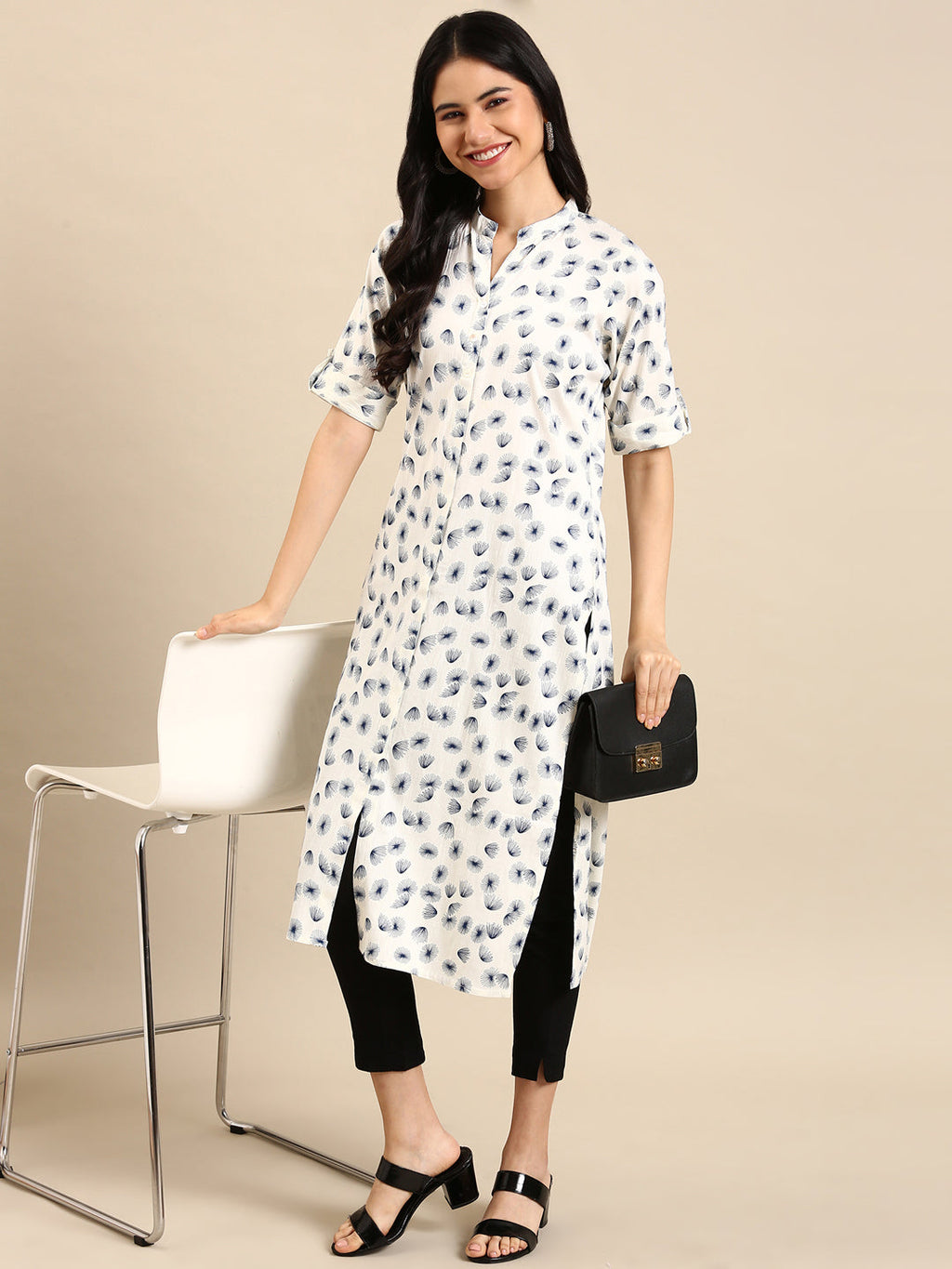 Women's Off White Floral Printed Straight Kurta